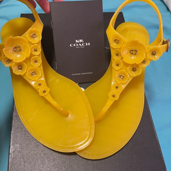Gorgeous COACH Jelly Sandal Size 9 - Picture 3 of 10